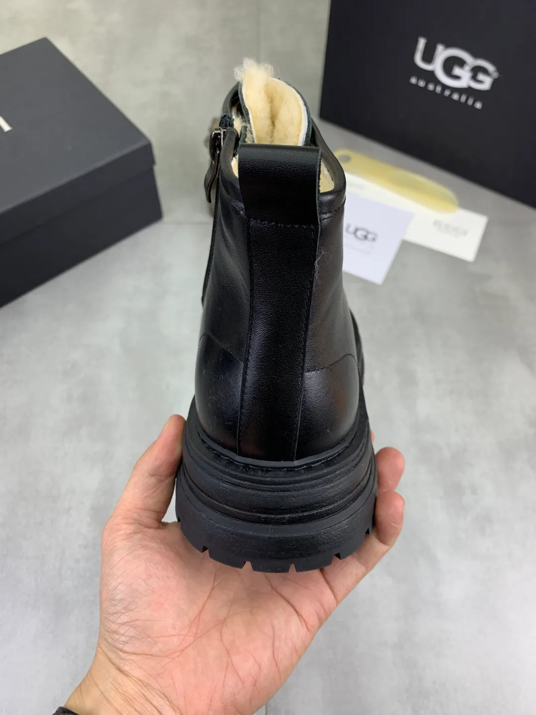 Men's men's shoes 💰P660 New arrival 🆕🆕🆕 IUGGI Men's British retro Martin boots Winter new men's outdoor hiking boots First layer of cowhide on the outside and wool on the inside Comfortable and warm Rubber sole sole Non-slip and firm Trendy and fashionable Casual and versatile Size: 38-44 (45 customized) Color: three colors